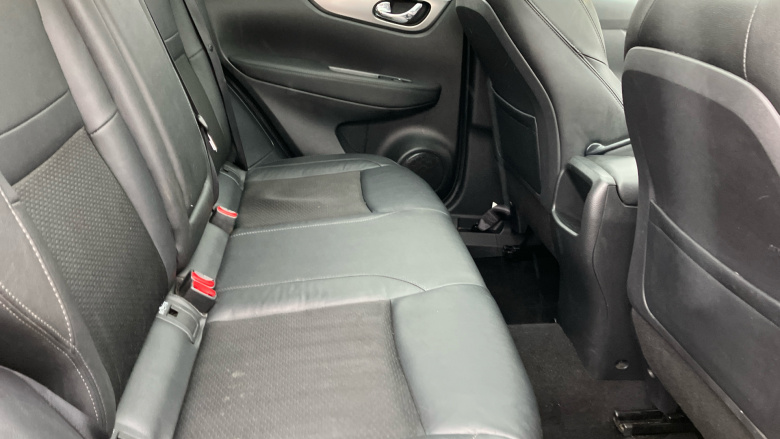 Nissan Qashqai 1.3 DiG-T Tekna 5dr Petrol Hatchback